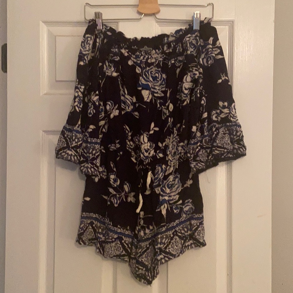 One piece. Wear off or on shoulders!